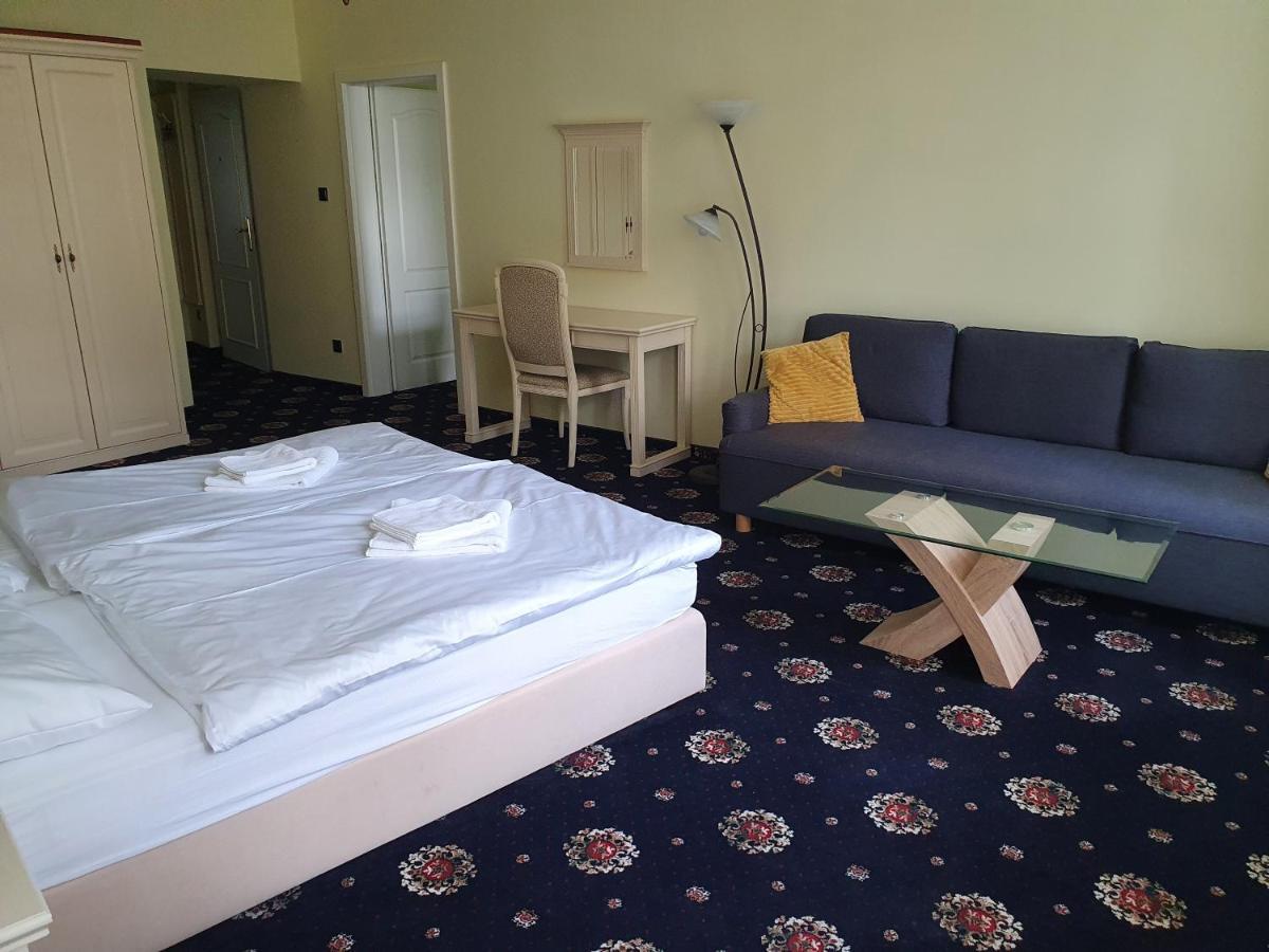 Evergreen Apartments Hotel 카를로비바리 외부 사진